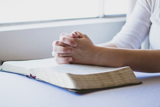 Mifano 15 Ya Maombi katika Biblia