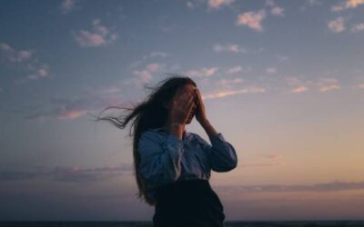 Cómo calmar pensamientos ansiosos usando la Biblia